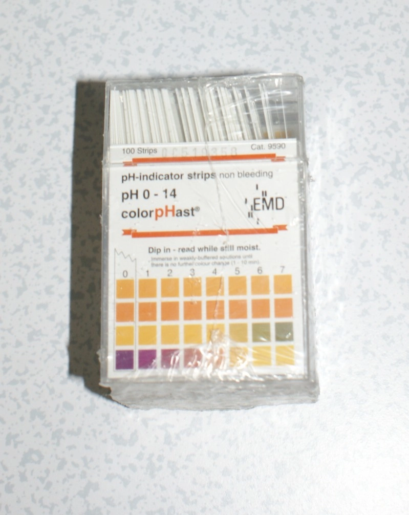 pH indicator strips EMD 9590 color pH 0-14 pH strips
