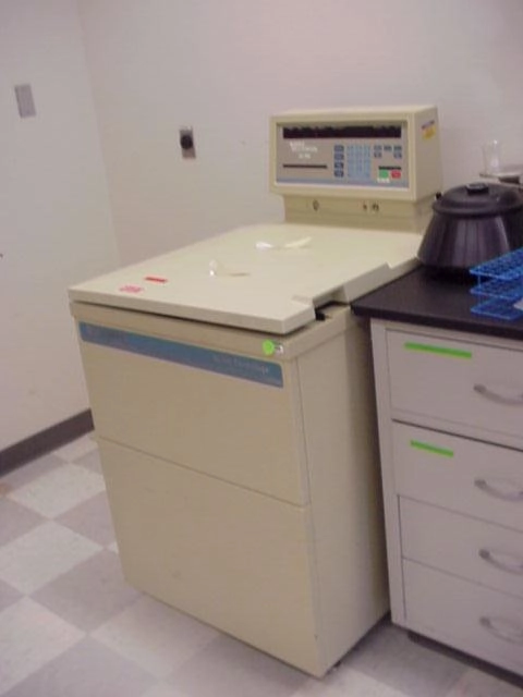 Beckman Model XL70 Ultracentrifuge