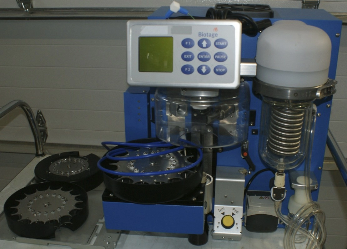 Biotage Evaporator System EV10-102C with Biotage Eviocarosel Evaporator System with Biotage Carousel  used very nice
