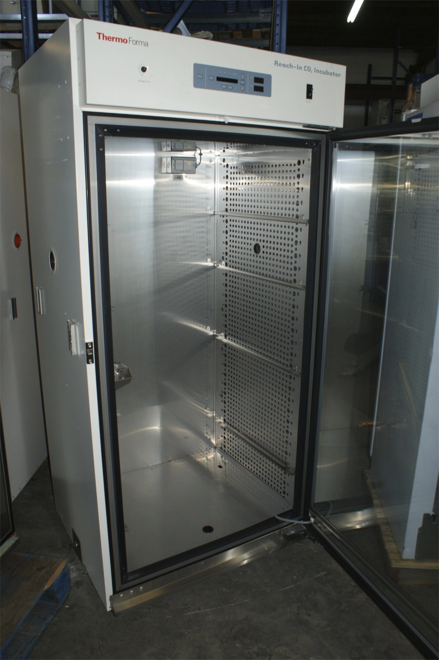 Thermo Forma 3950 CO2 Incubator 29.0 cu. ft.