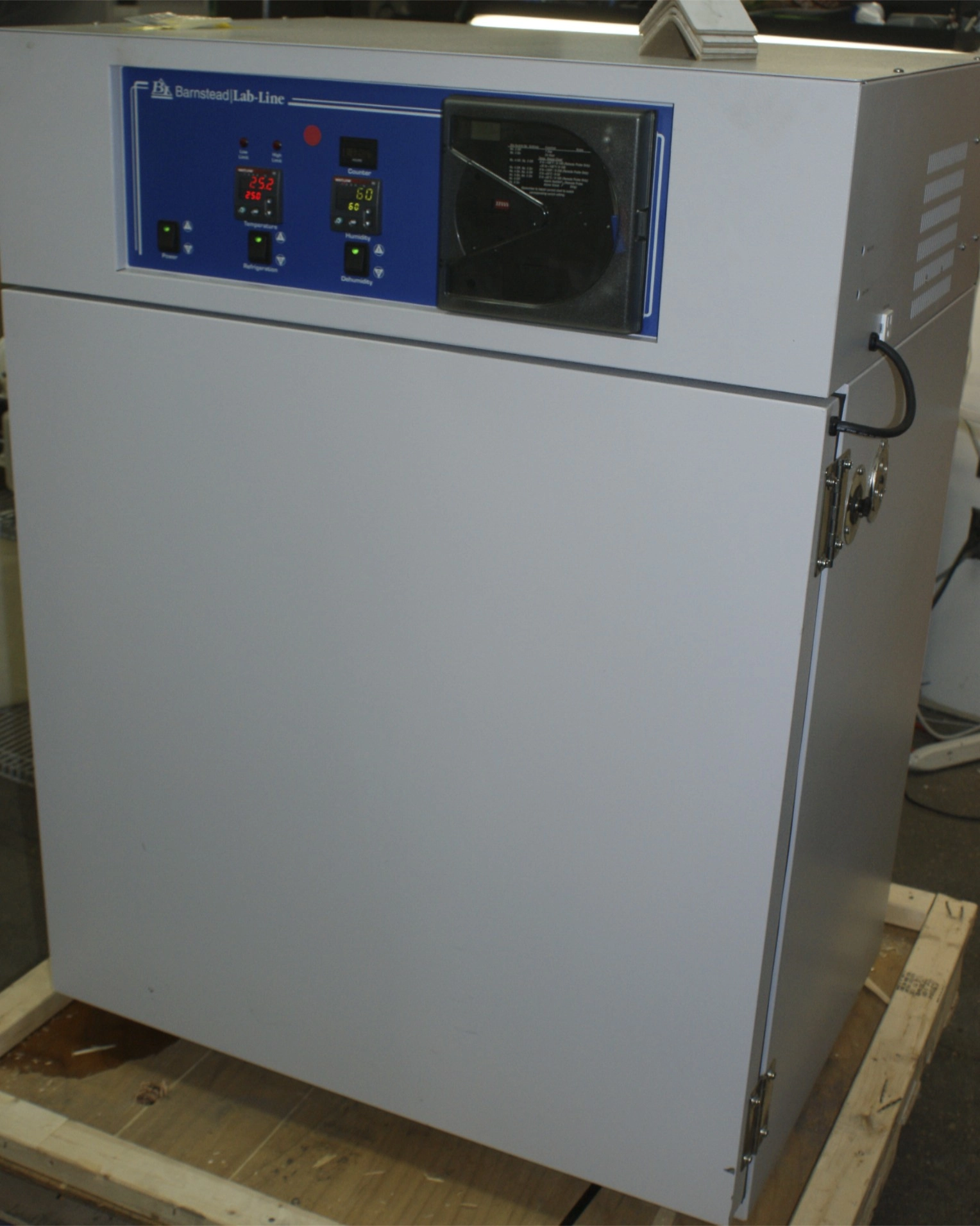 Barnstead EC12560  Lab-line EC12560 Stability Chamber and dehumidifying unit and humidification cont