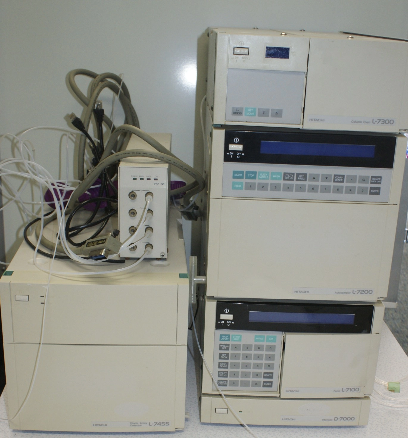 Hitachi 7000 Series HPLC System Hitachi HPLC system complete with system software- includes Hitachi D-67000 Interface Box Hit