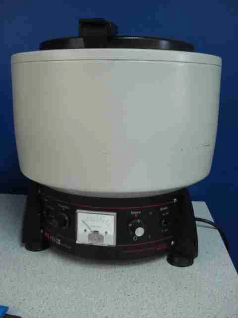IEC Centrifuge HNS II