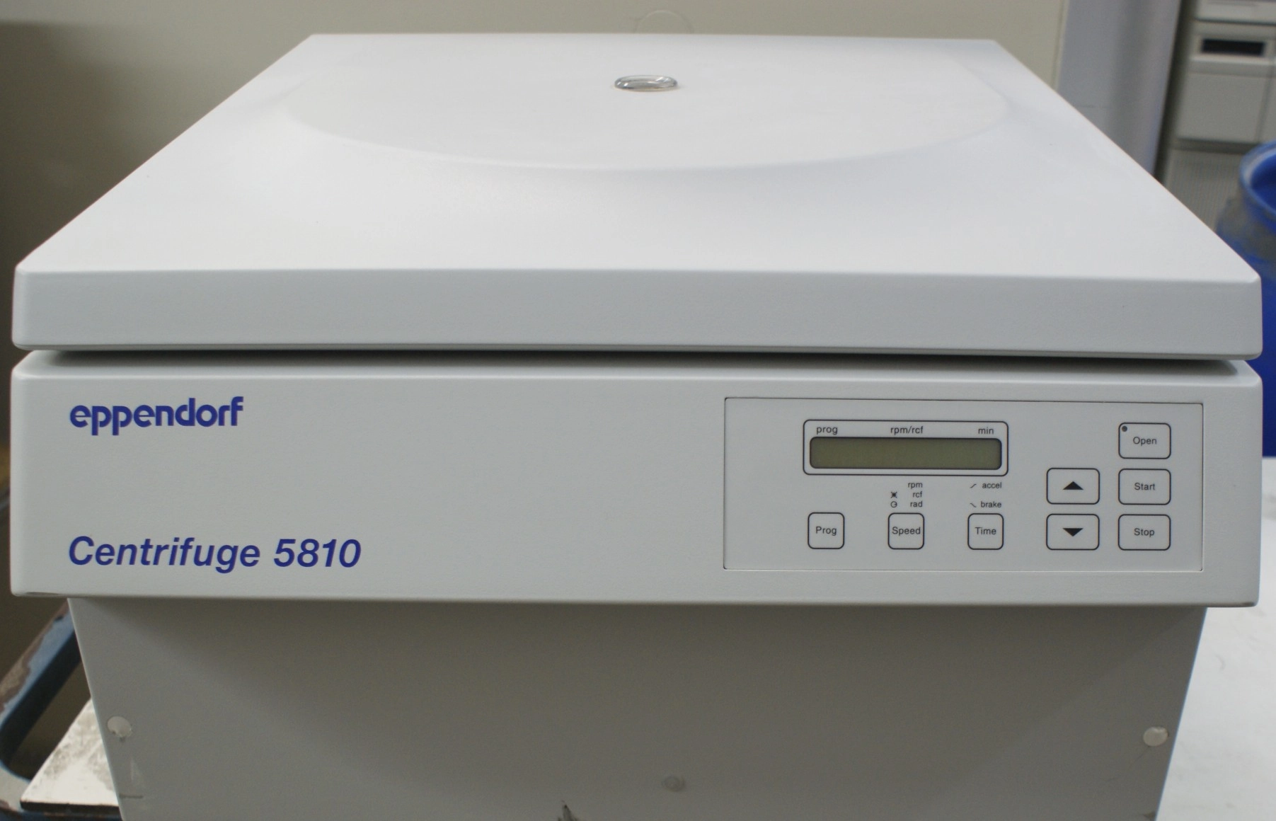 Eppendorf 5810 Centrifuge and Eppendorf 5810R  Centrifuge