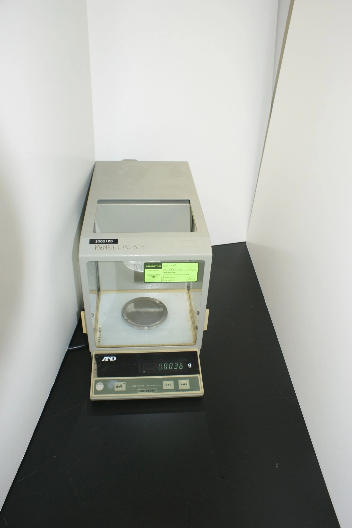 A&amp;D Weighing ER-120A A&amp;D ER-120A A&amp;D ER120A AND ER-120A Analytical Balance used tested and working ,120 gram x 0.0001 gram