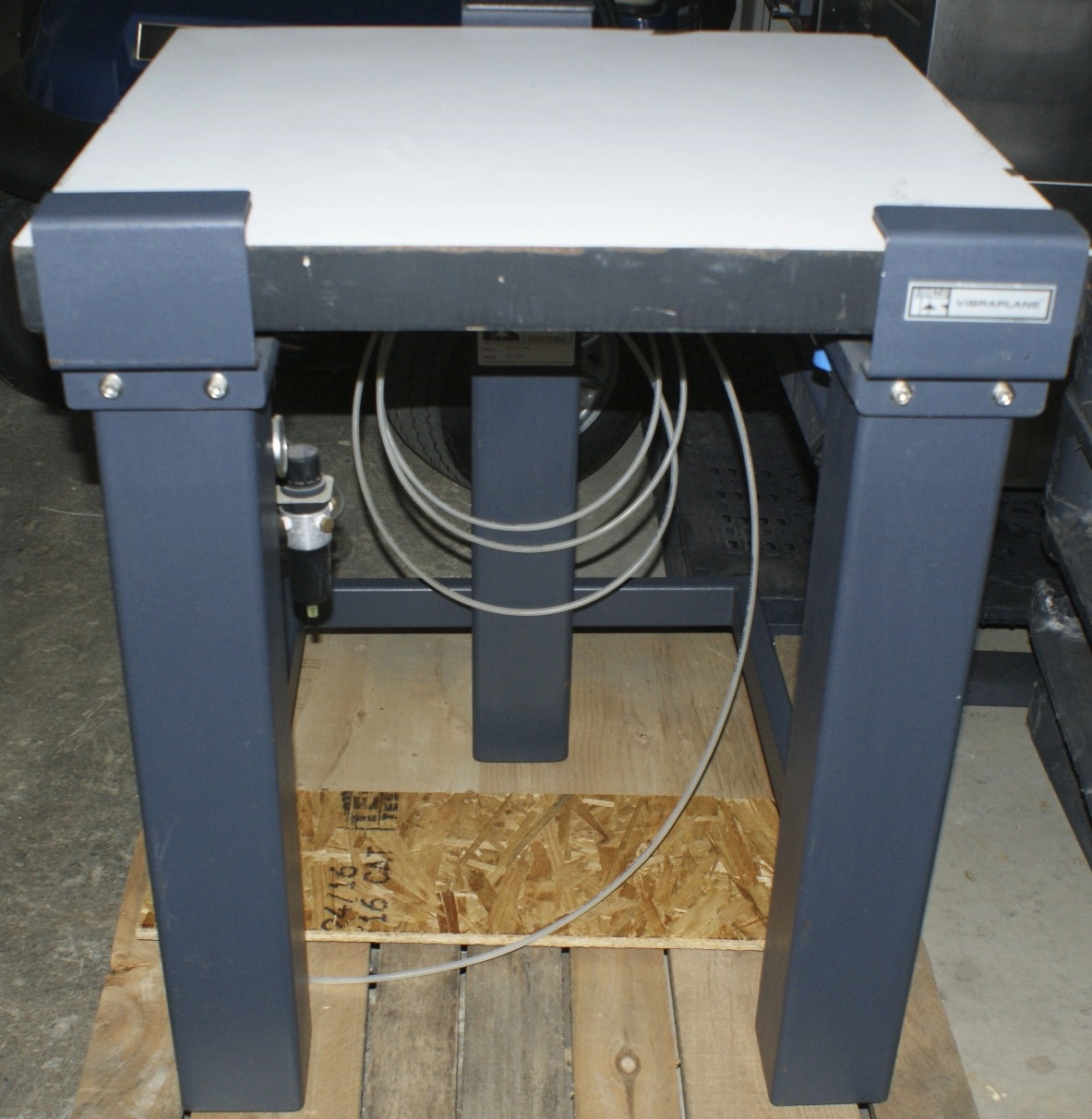 Kinetic Systems 1211-01-00 VIBRAPLANE Kinetic Systems 1211-01-00 MODEL Anti Vibration Table used nice -