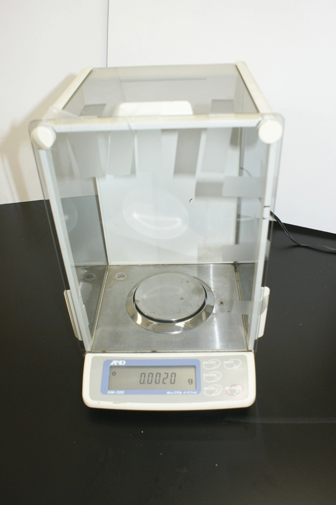 A&amp;D Weighing A&amp;D HM-200 Analytical Balance used