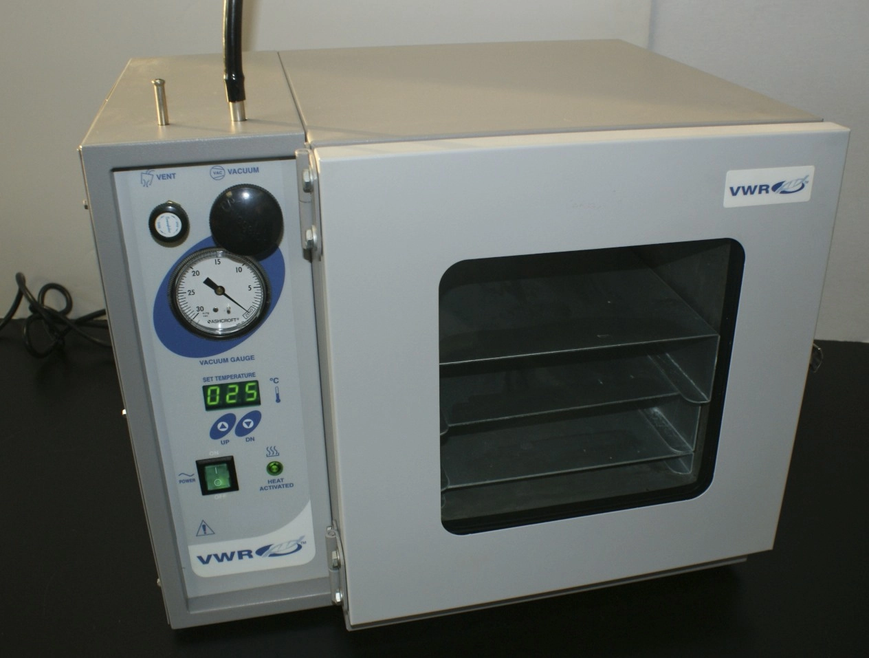 VWR 1415M Vacuum Oven used VWR Vacuum Oven Model 1415M used VWR Signature Microprocessor Controlled Vacuum Oven tested and wo