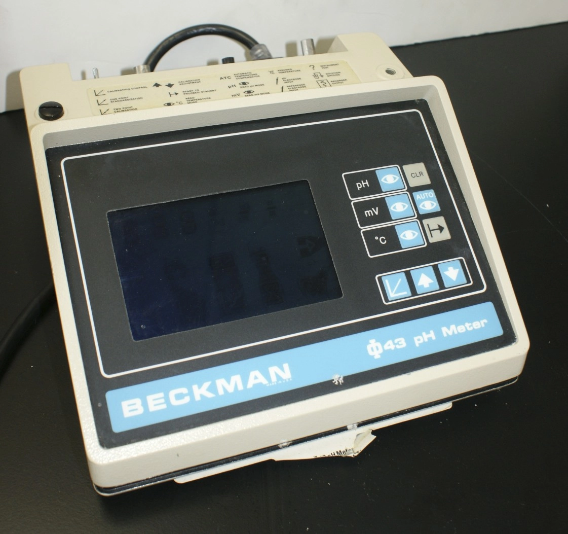Beckman 43 pH Meter parts only Beckman Model 43 used pets only powers on does not fully function