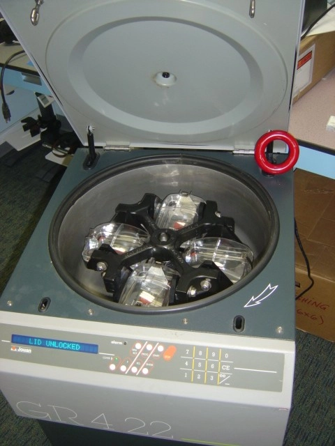 Jouan Refrigerated Centrifuge with 96 well plate rotor