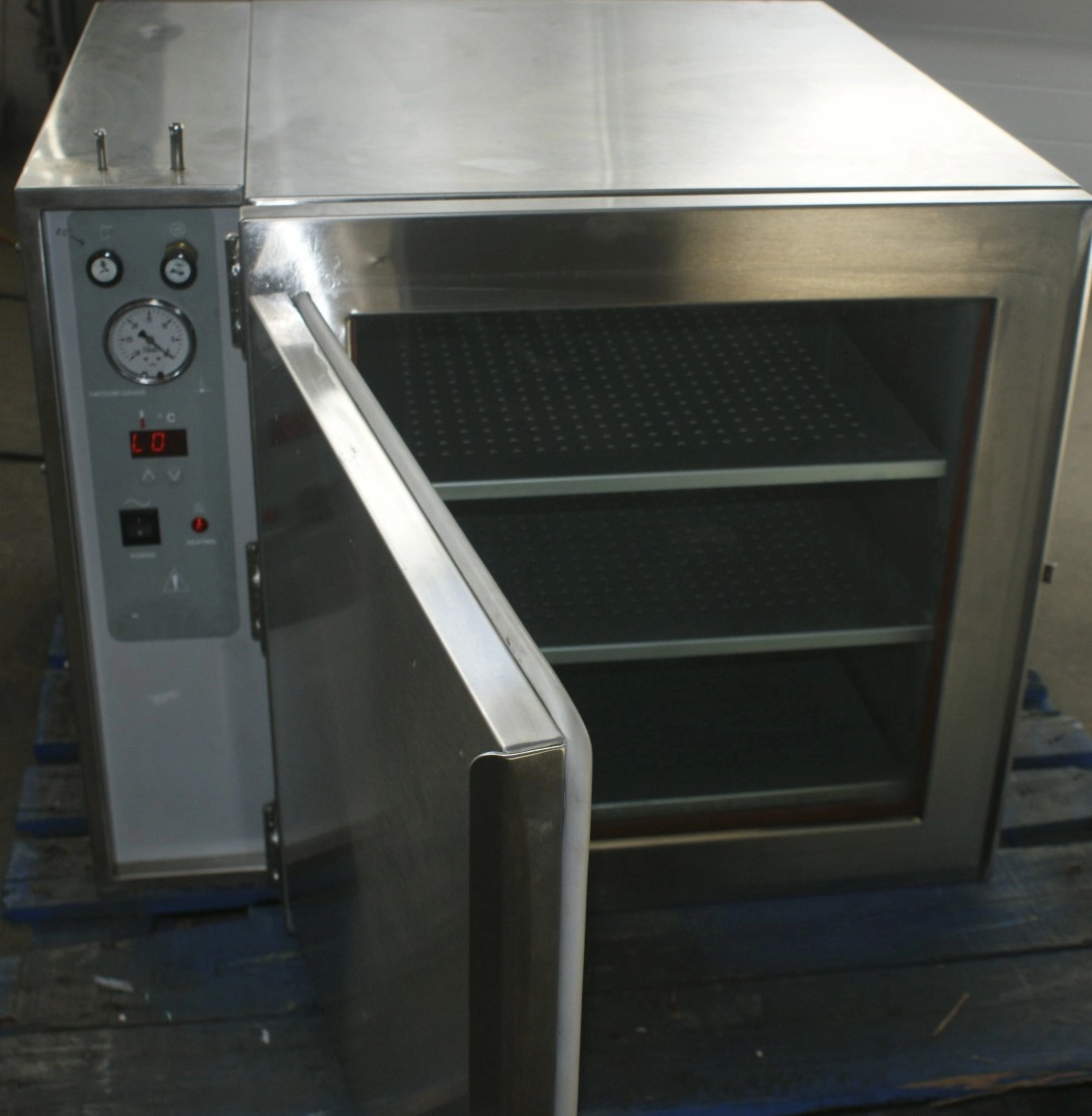 VWR 1450M VWR Signature Microprocessor-Controlled Vacuum Ovens VWR 1450M Vacuum Oven VWR Model 1450M 4.5 cu. ft. Volume used