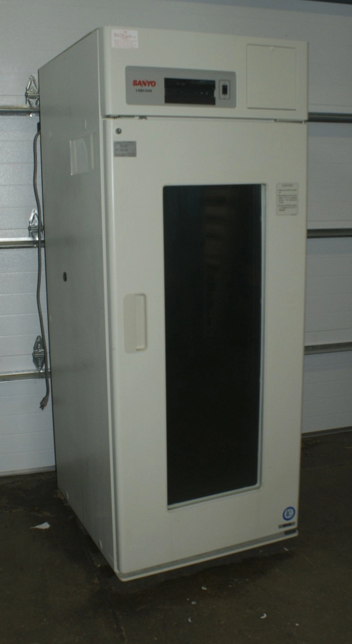 Sanyo MPR-720 Refrigerator Sanyo LabCool Sanyo MPR720  Large capacity Enviro-Center Biomedical Refrigerators used very nice