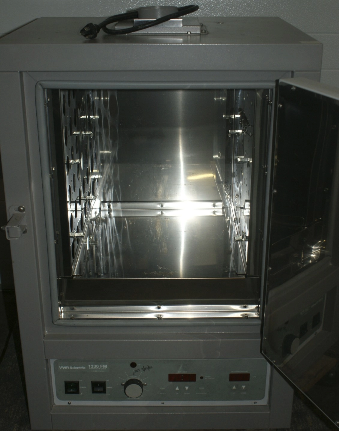 VWR 1330FM Horizontal Airflow OvenVWR 1330 FM Forced Air Oven USED REFURBISHED VERY NICE