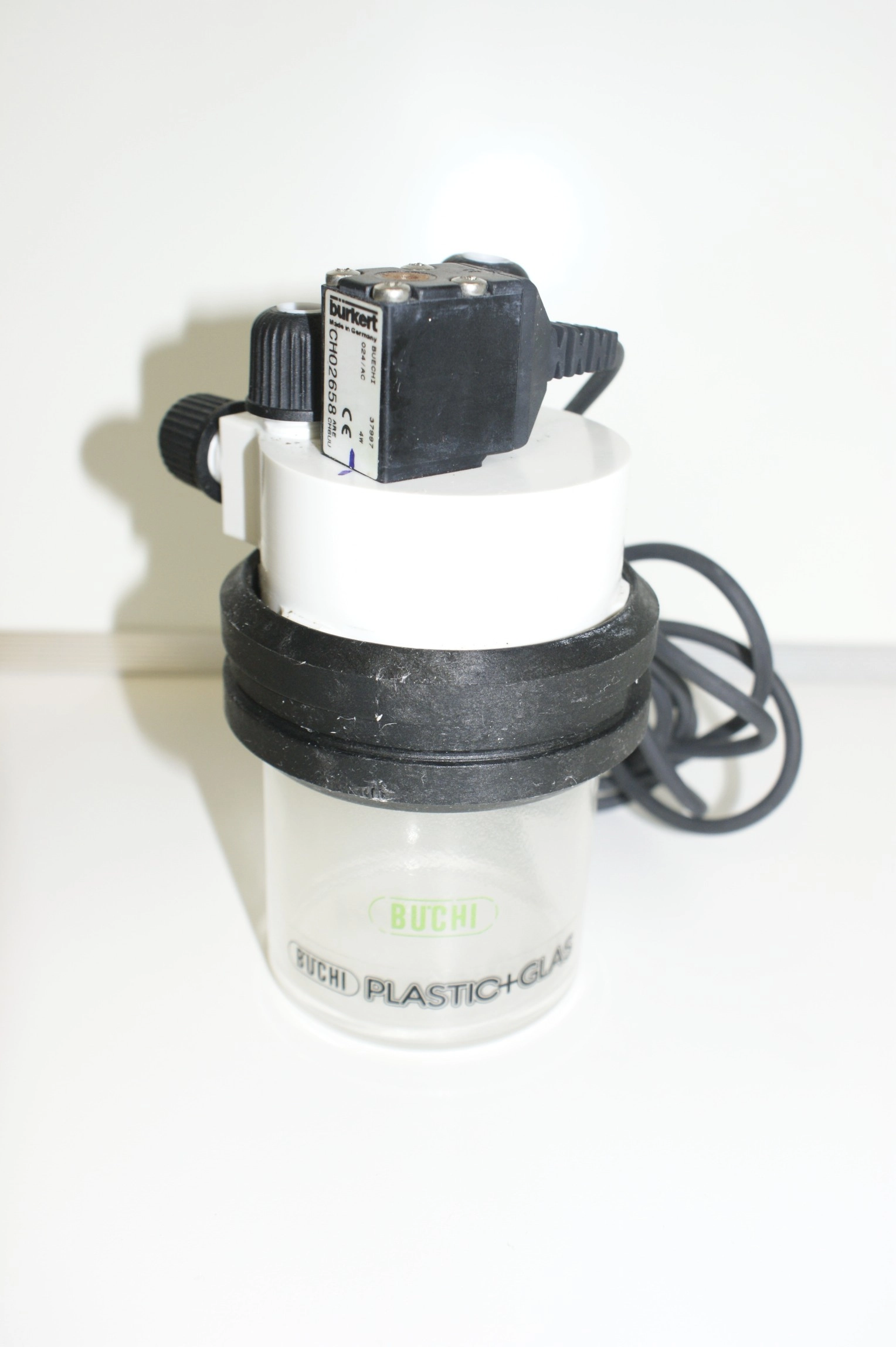 Buchi Vacuum Pump Glass Vessel Buchi 37997 Buchi Pressure Module used