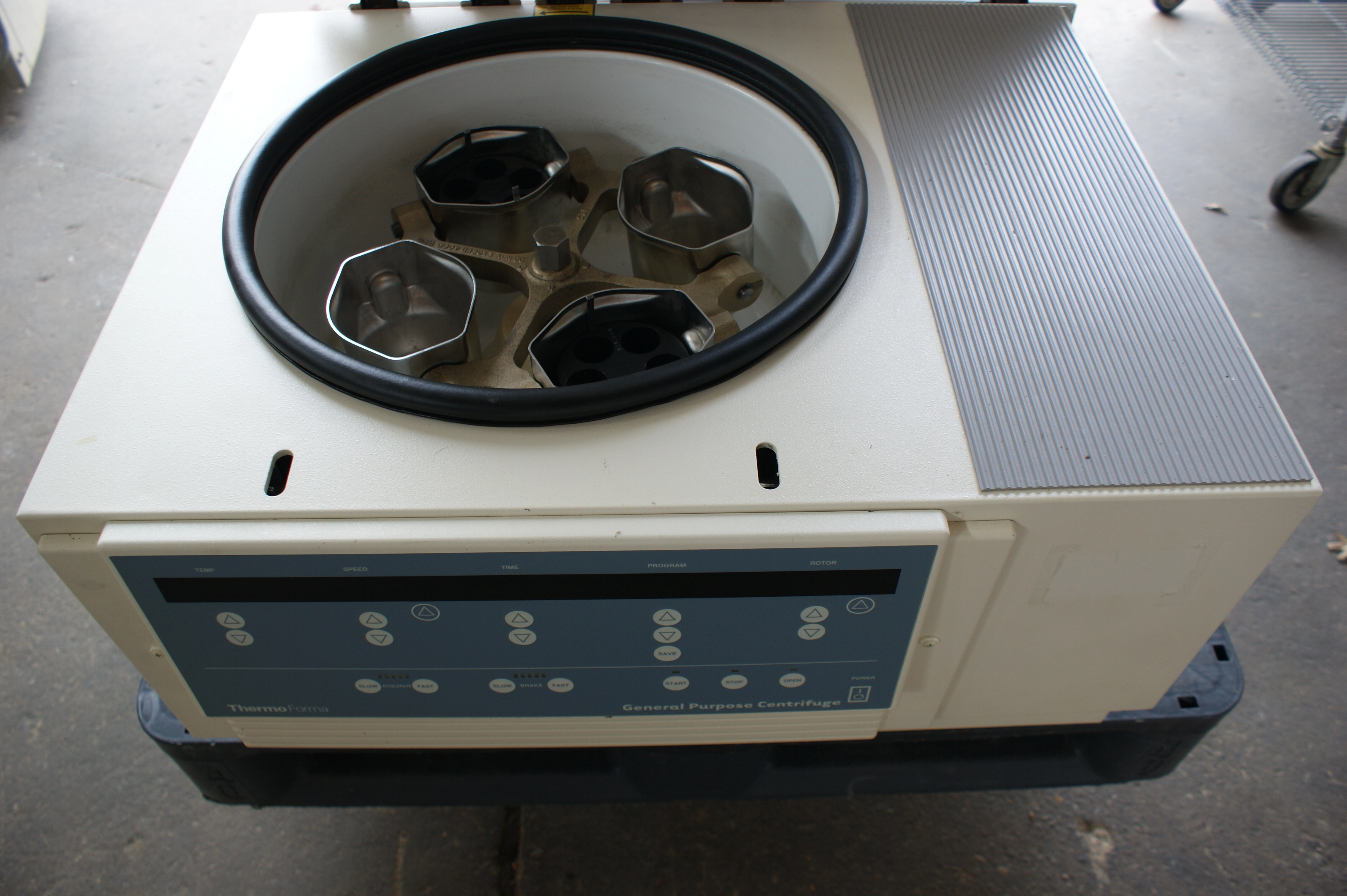 Therno Forma 5682 3L GP Centrifuge Thermo 5682 Centrifuge used very nice