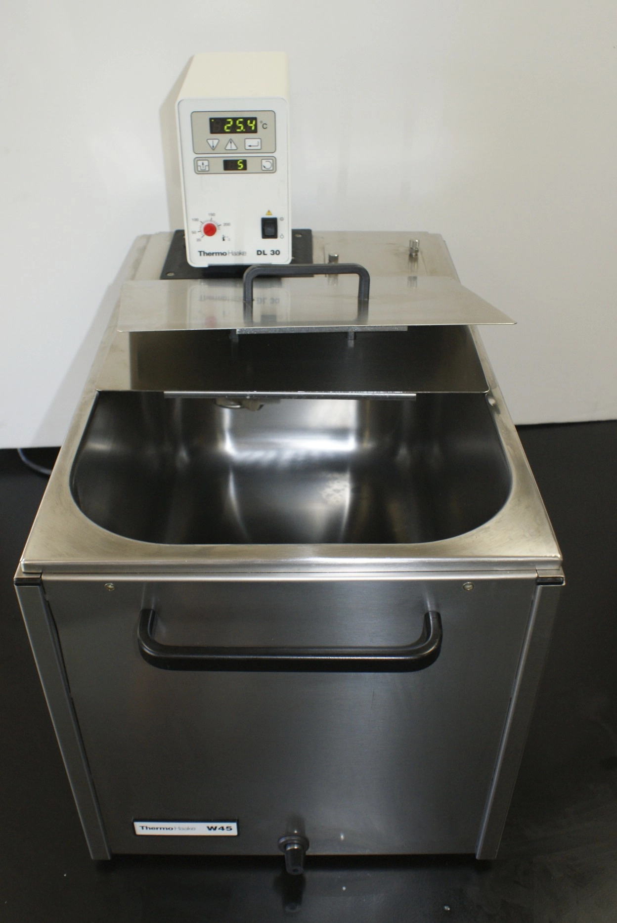 Thermo Haake DL30-W45/B Open-Bath Circulator with Stainless Steel Bath  Thermo Haake DL30-W45 Thermo Haake Model DL 30-W 45 T
