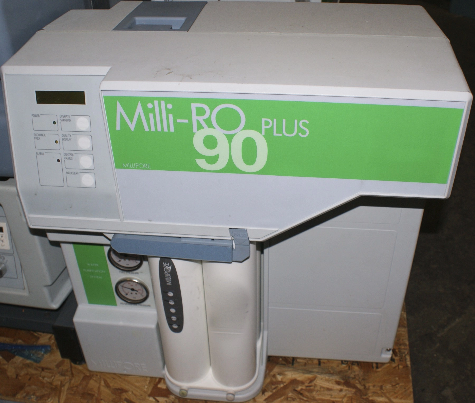Millipore Milli-RO 90 PLUS Water System OF MILLI Q RO 90 PLUS, MILLI Q RO 30 PLUS,  1/each MILLI Q Z
