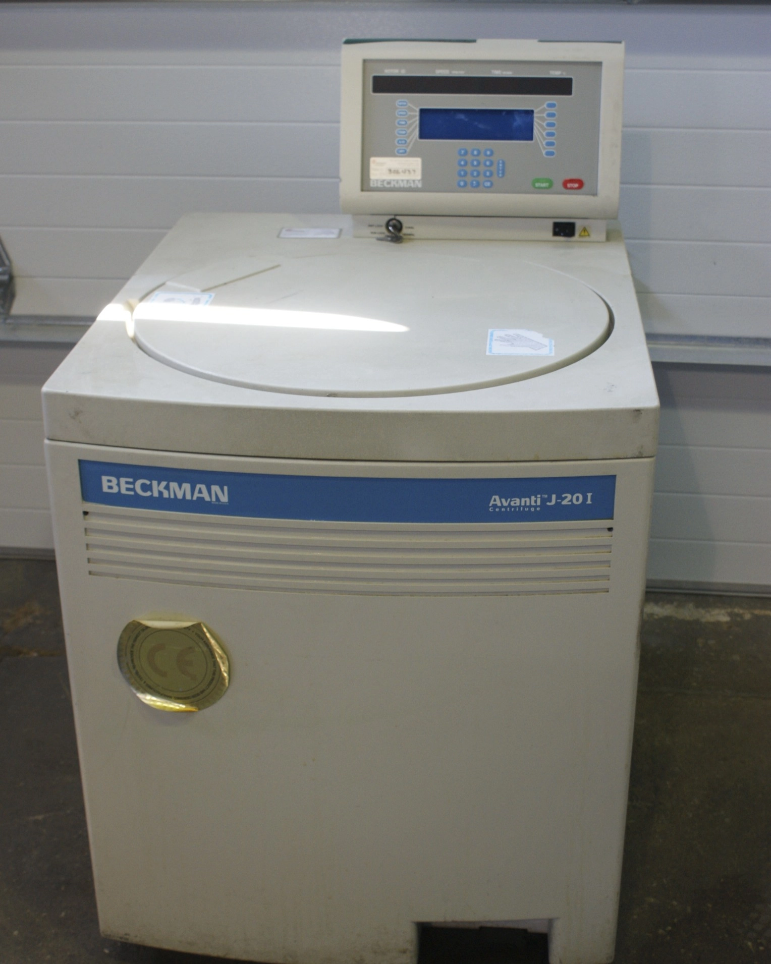 Beckman Coulter Avanti J-20i Centrifuge Avanti J20i Beckman J20i optional with rotor used nice Beckman Avanti Beckman J-20i F