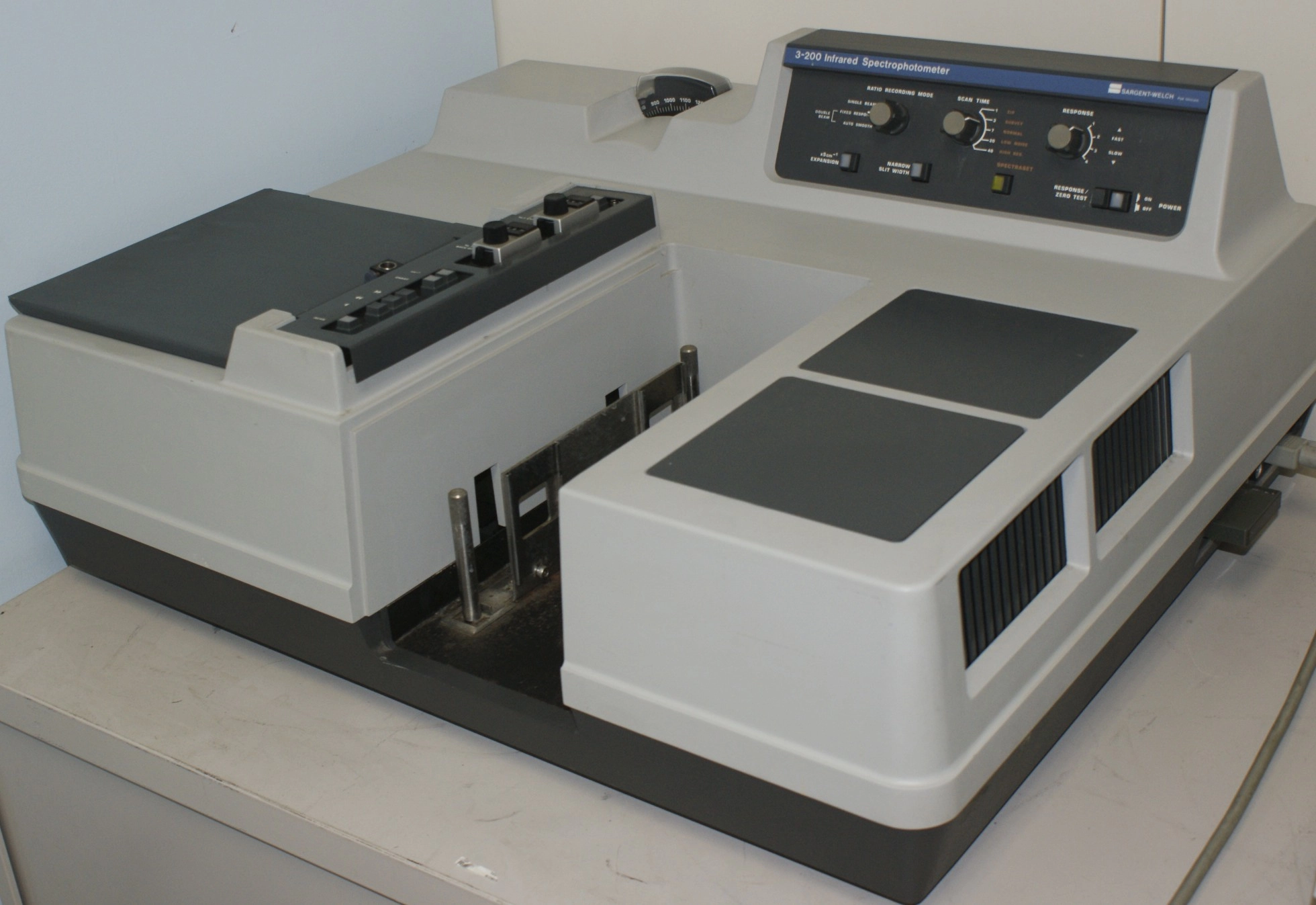 Sargent Welch Infrared Spectrophotometer Sargent Welch 3-200 Infrared Spectrophotometer Sargent Welch Ratio Recording Infrare