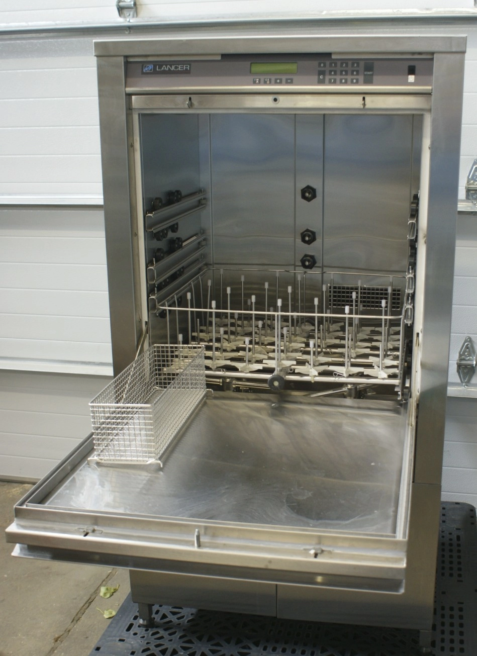 LANCER 1400 UP Glassware Washer LANCER 1400UP Type Spindle- head Lab Glassware Washer used very nice