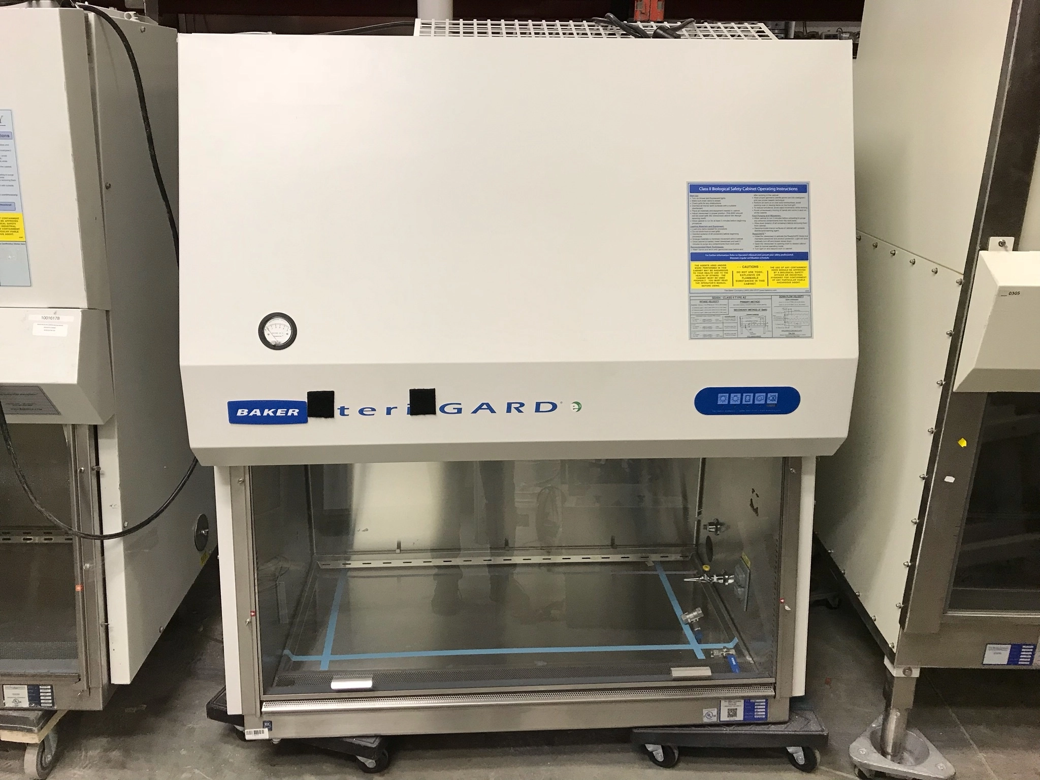 Baker SG-404 Fume Hood