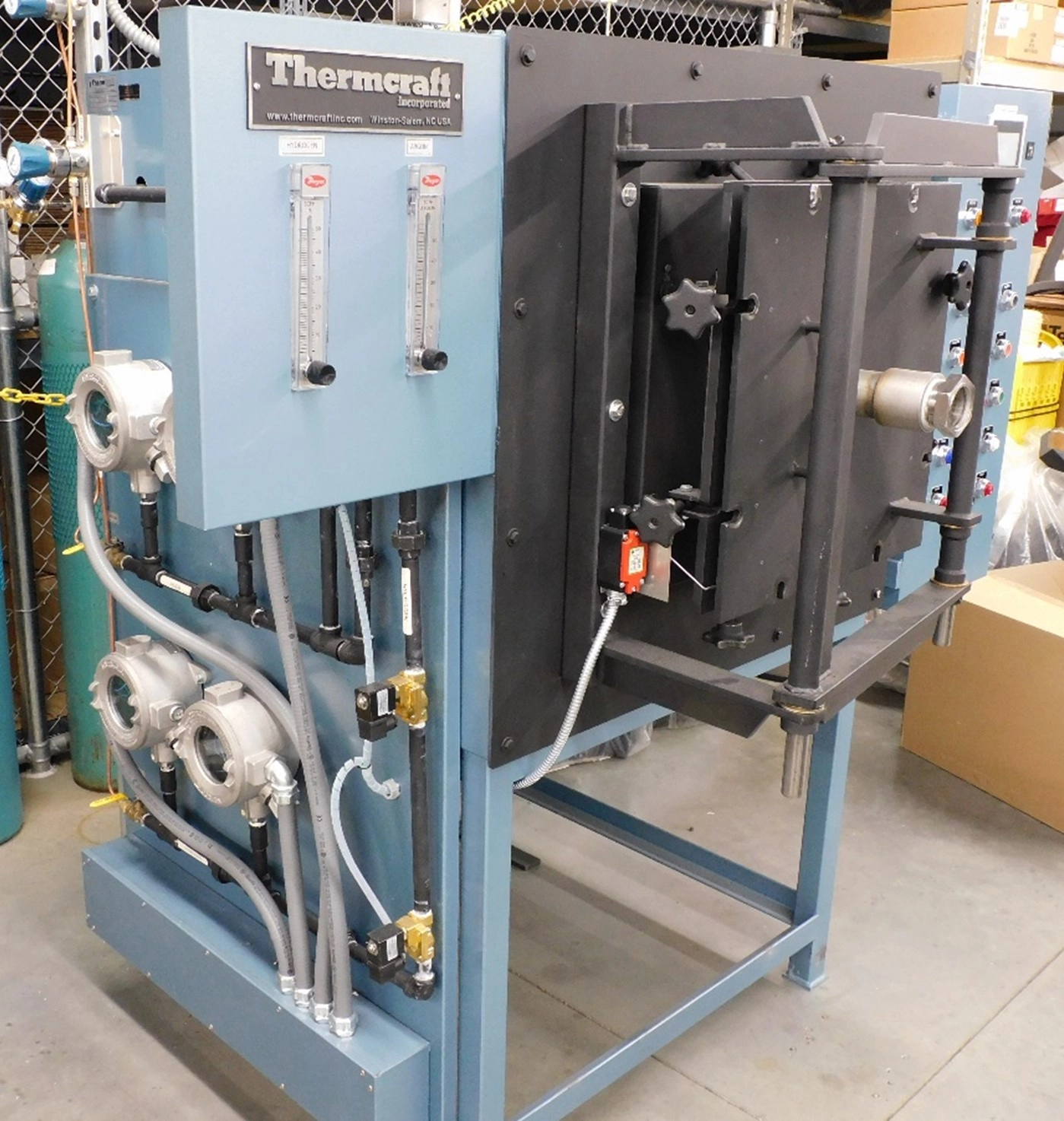 Thermcraft FBS-12-12-12-1F hydrogen box furnace 1,120&deg;C 12 x 12 x 12" interior, 16.5 KW, 480V/ 3ph / 60 Hz&nbsp; Specs Photos As new condition. The original cost was 80K.&nbsp; FOB Wilmington MA