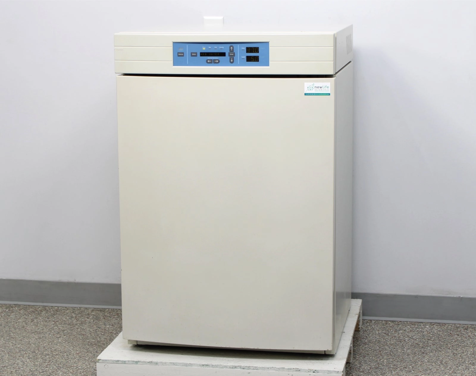 Thermo Forma 3110 Series II Water Jacket Stainless Steel CO2 Incubator &amp; Shelves