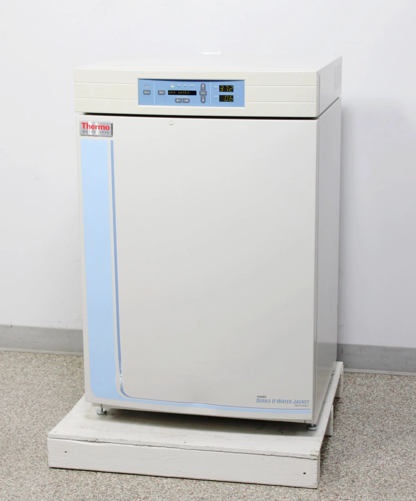 Thermo Scientific Forma 3130 Series II Water Jacket CO2 Incubator w/o O2 control