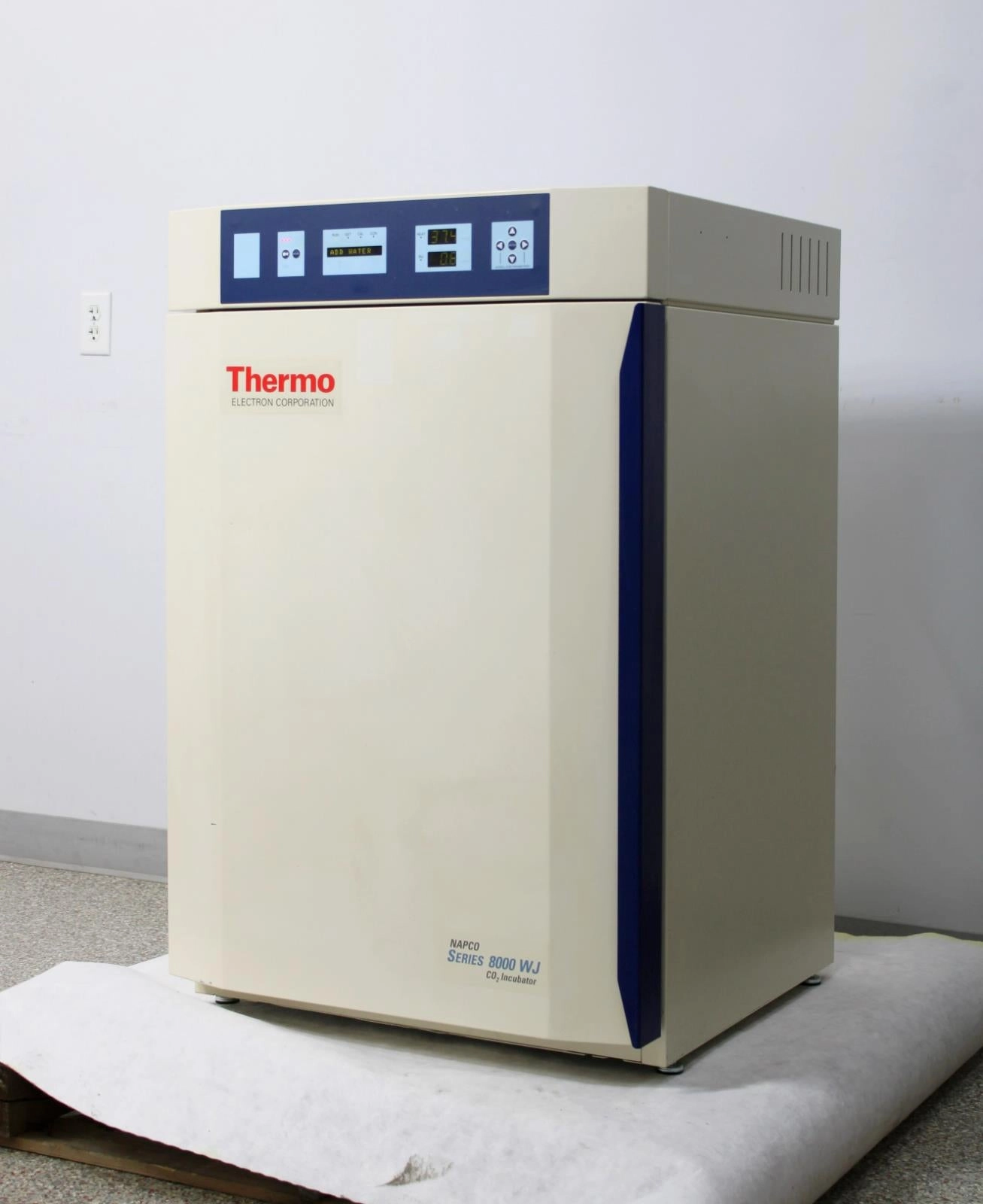 Thermo Scientific Napco Series 8000 Model 3578 CO2 Incubator | LabX.com