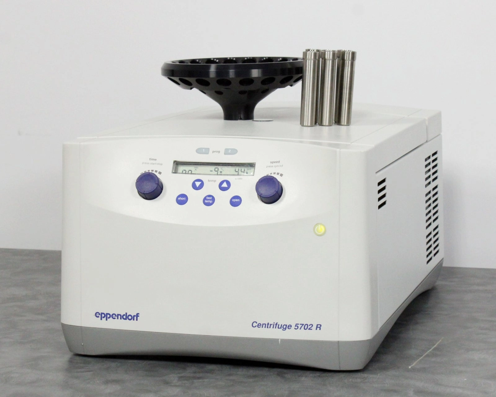 Eppendorf 5702R Centrifuge with rotor &amp; 120-day Warranty