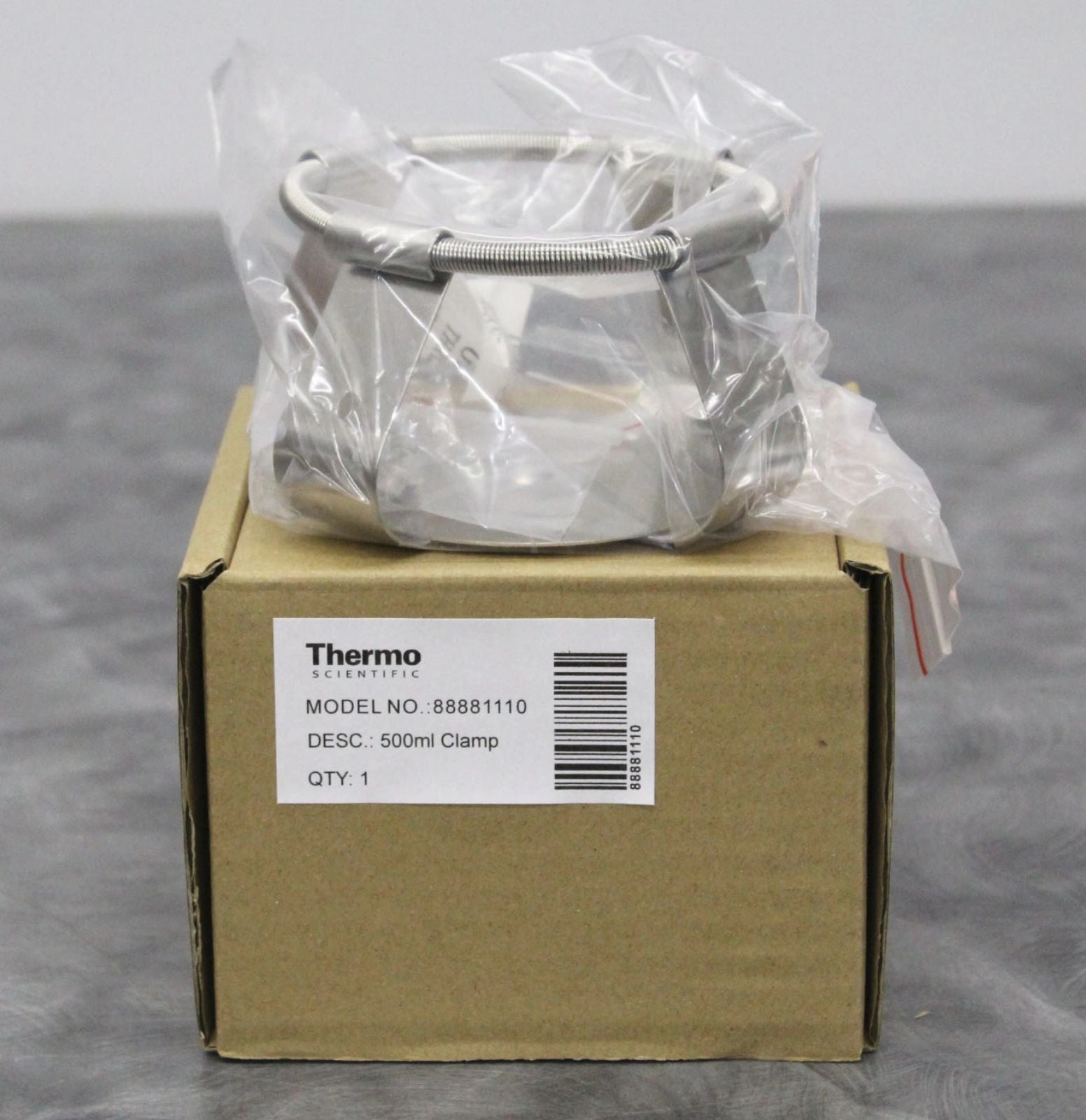 New Thermo Scientific 88881110 500mL Clamp for CO2 Resistant Shaker