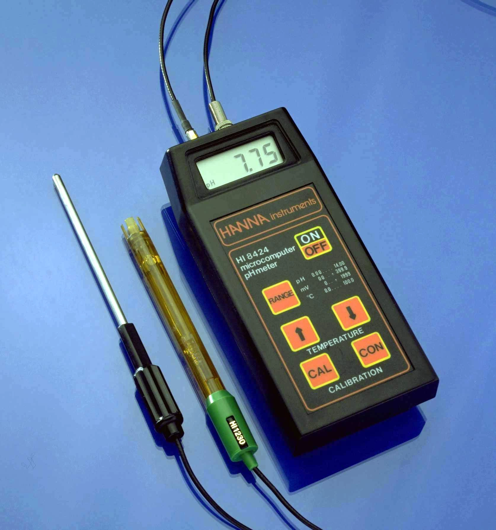 Hanna HI 8424 Digital Portable pH Meter