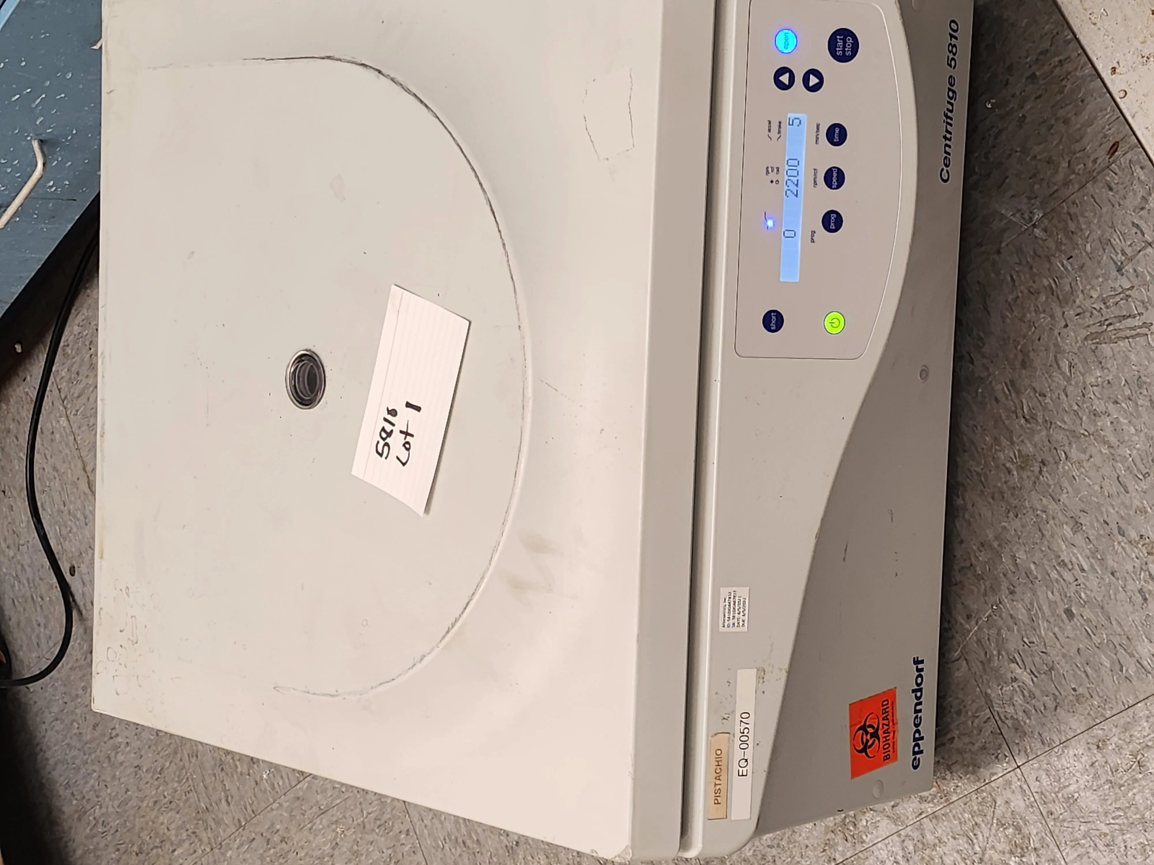 Eppendorf 5810 centrifuge, With, In excellent condition 96 well Plate rotor
