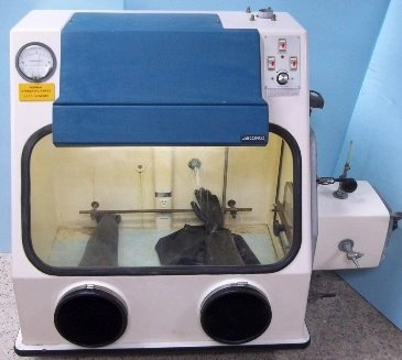 LABCONCO CORPORATION GLOVE BOX CAT NO 50530 : 83117 115V, 60HZ WITH HEPA FILTER : 1533, MODEL: 15