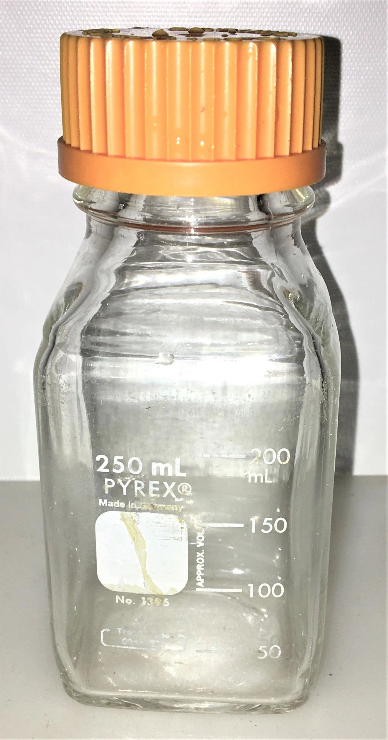 Pyrex Round Media Storage Bottles and Reusable Screw Caps, Capacity 2,000 ml