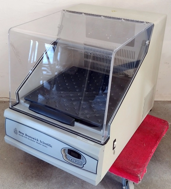 Eppendorf / New Brunswick Excella E24 Incubator Shaker