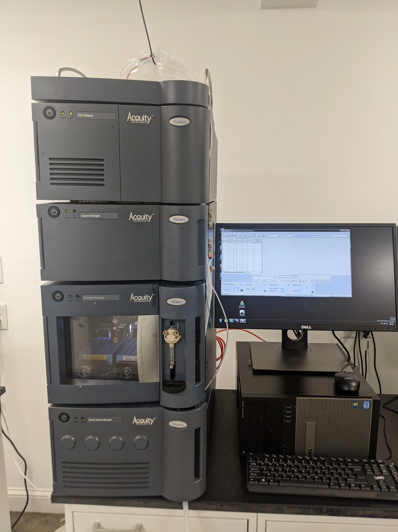 Waters  Acquity System with Column Manager, Sample Chiller, Binary Pump, PDA Detector, Tested, Working