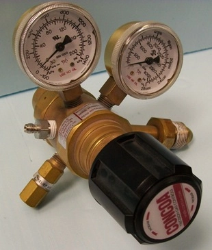  1 CONOCO PRECISION GAS CONTROLS GAS REGULATOR, MODEL: 4123311-01, INLET NO 580, : 12BON10Y, 0-40