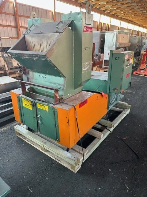 30 HP Granulator On Mobile Base With Blower Discharge