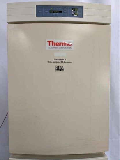 Thermo CO2 Water Jacketed Incubator 3110