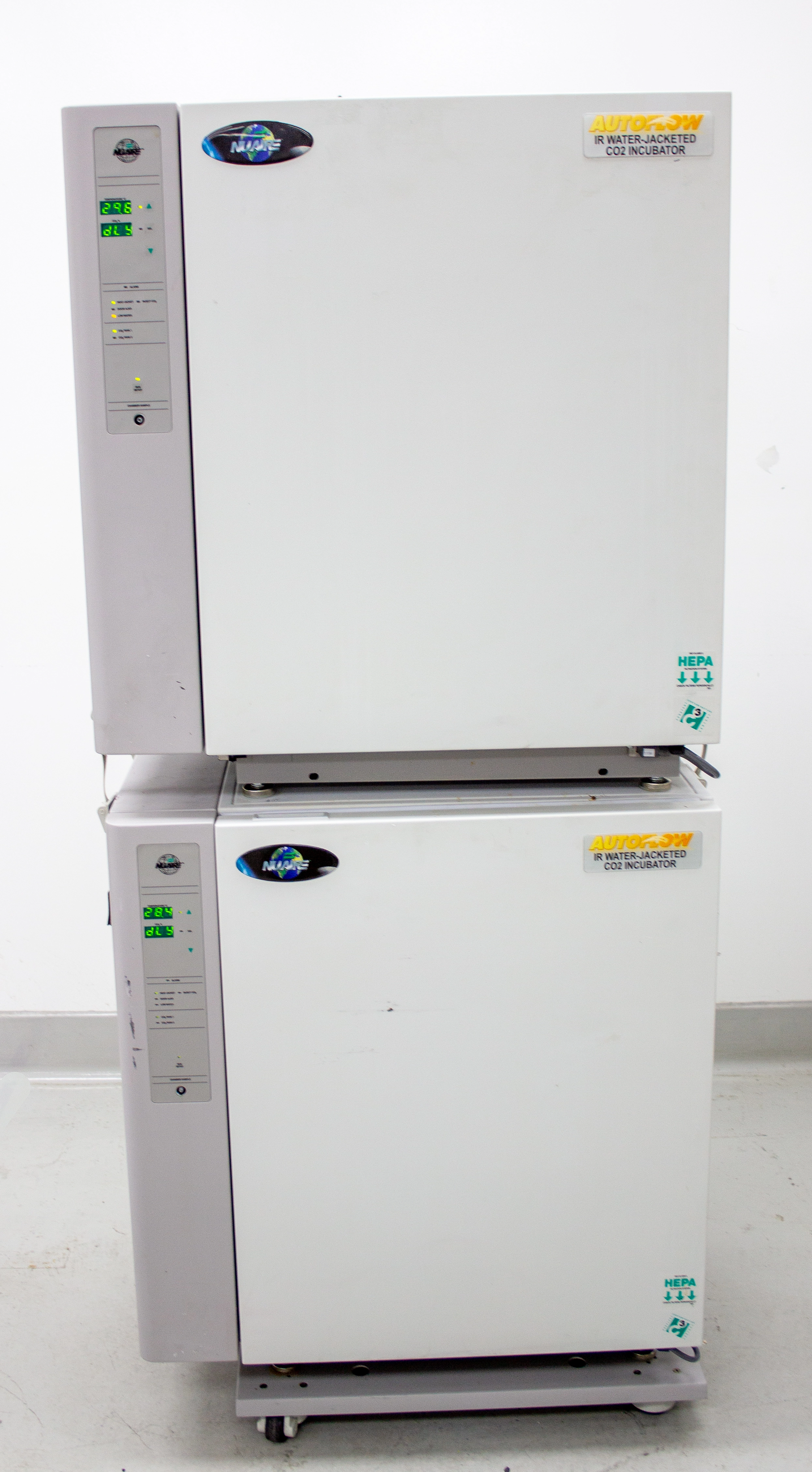 NuAire Dual Stack Autoflow C02 Water-Jacketed Incubator Model Nu-4750 - 3373536