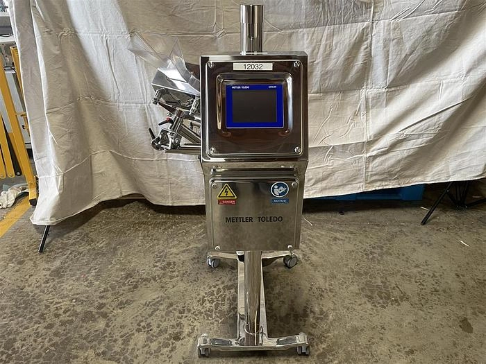 Mettler Toledo Safeline pour-thru Metal Detector