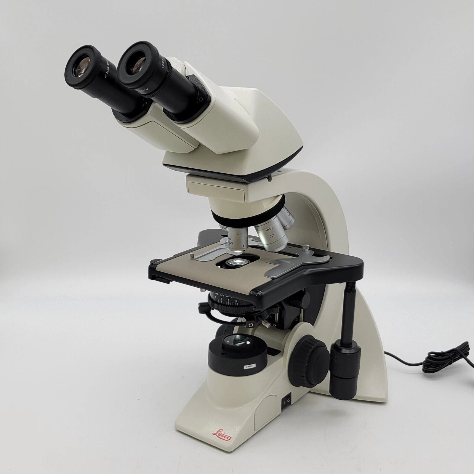Leica Microscope DM1000 LED with 5x, 10x, 20x, 40x, and 100x Objectives