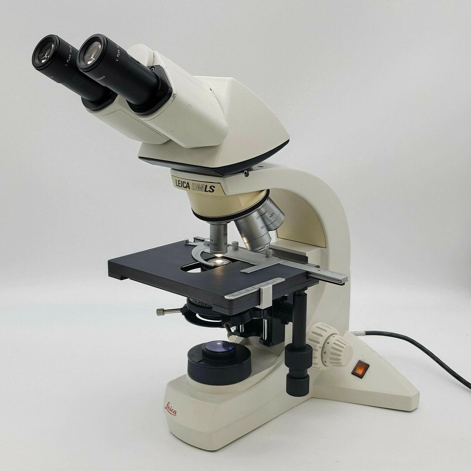Leica Microscope DMLS with 10x 20x 40x Objectives and Binocular Head