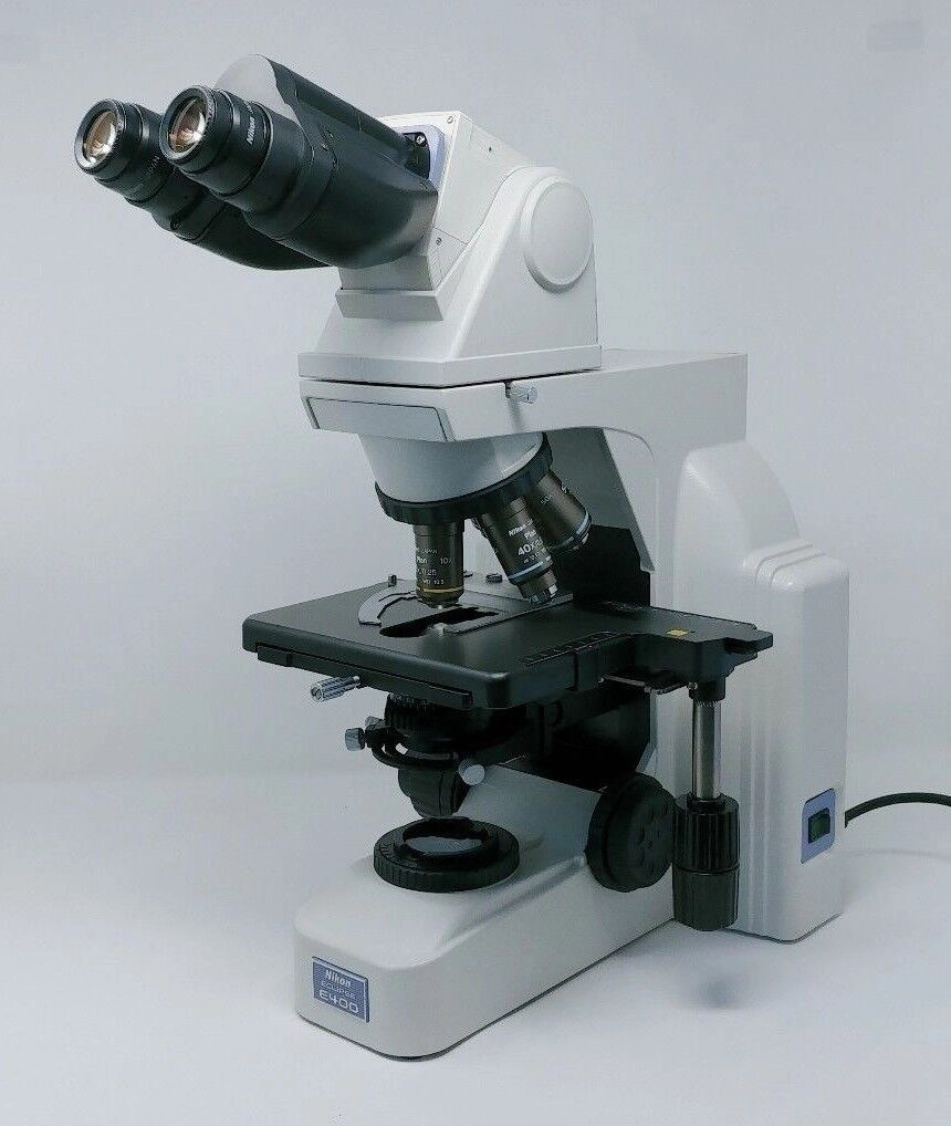 Nikon Microscope Eclipse E400 with 50x oil and Tilting Telescoping Head