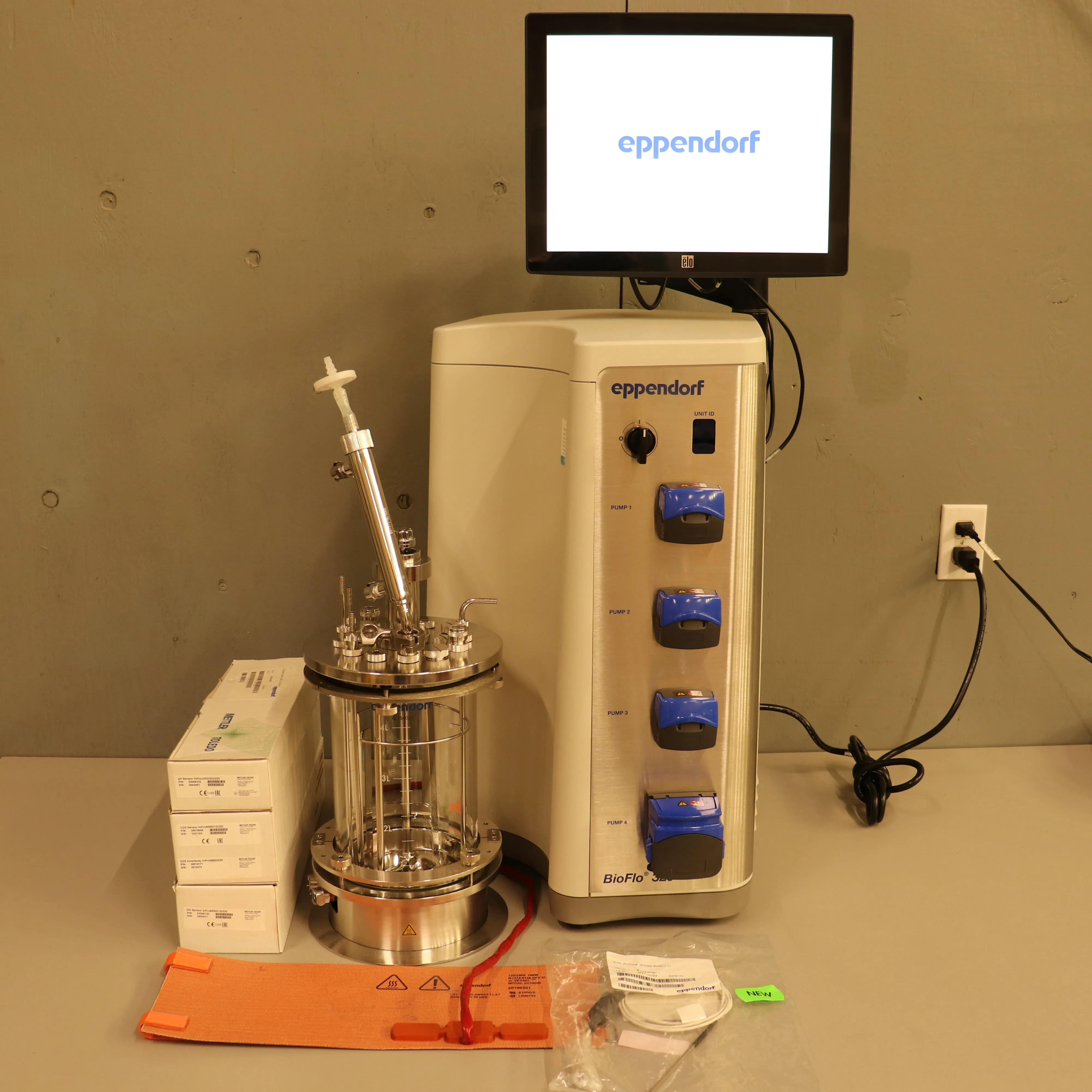 Eppendorf BioFlo 320 Bioprocess Control Station Fermenter