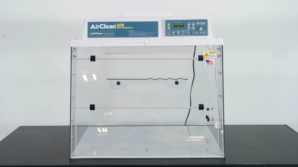 AirClean 3' 600 PCR Workstation