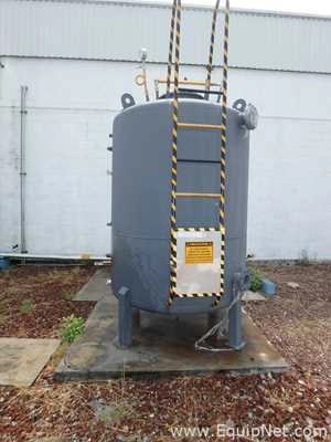 Carbon Steel Vertical Storage Tank Capacity Approximately 1500 L
