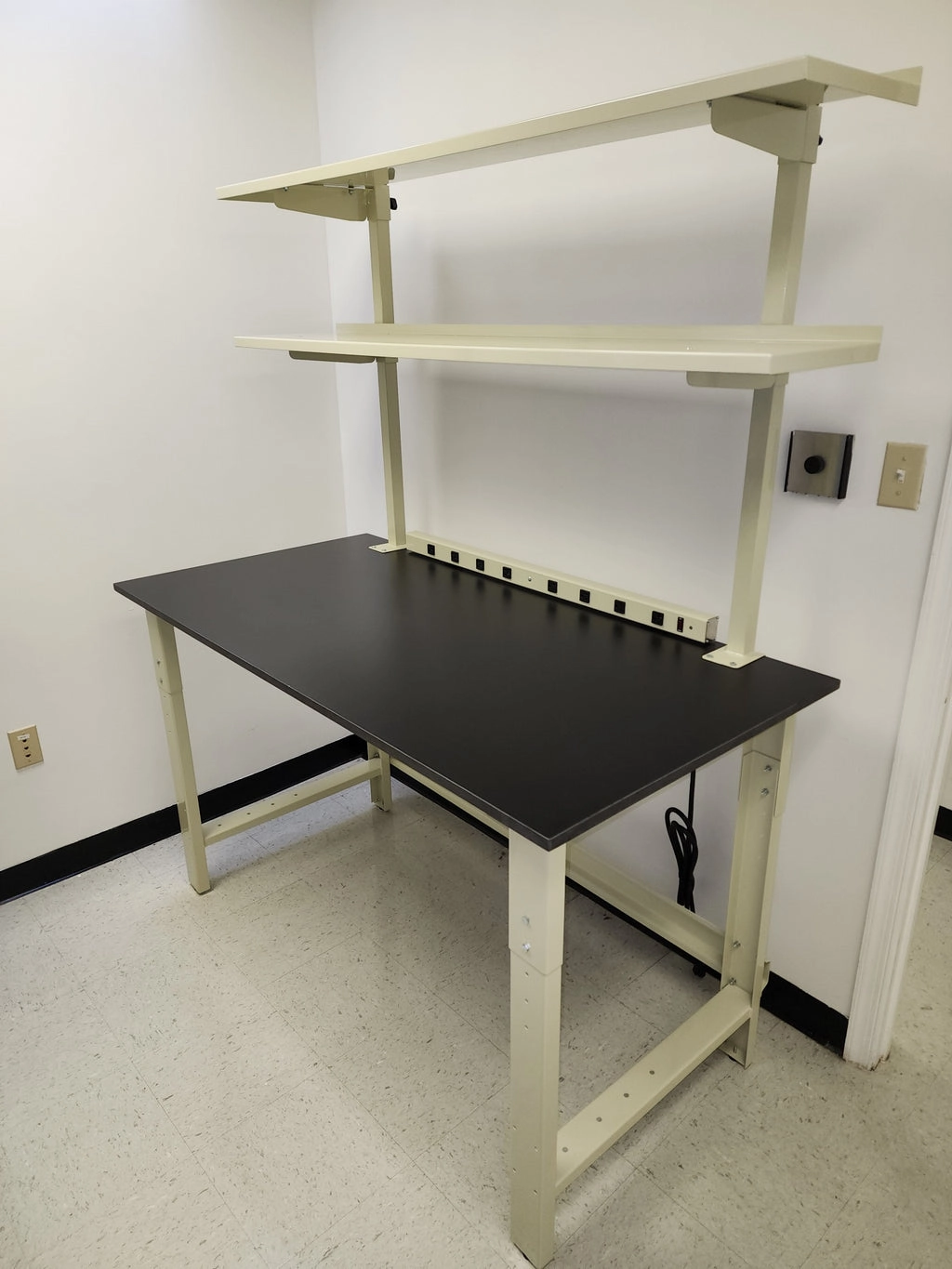 Quick Labs 4 foot light duty Mobile lab bench with phenolic resin ...