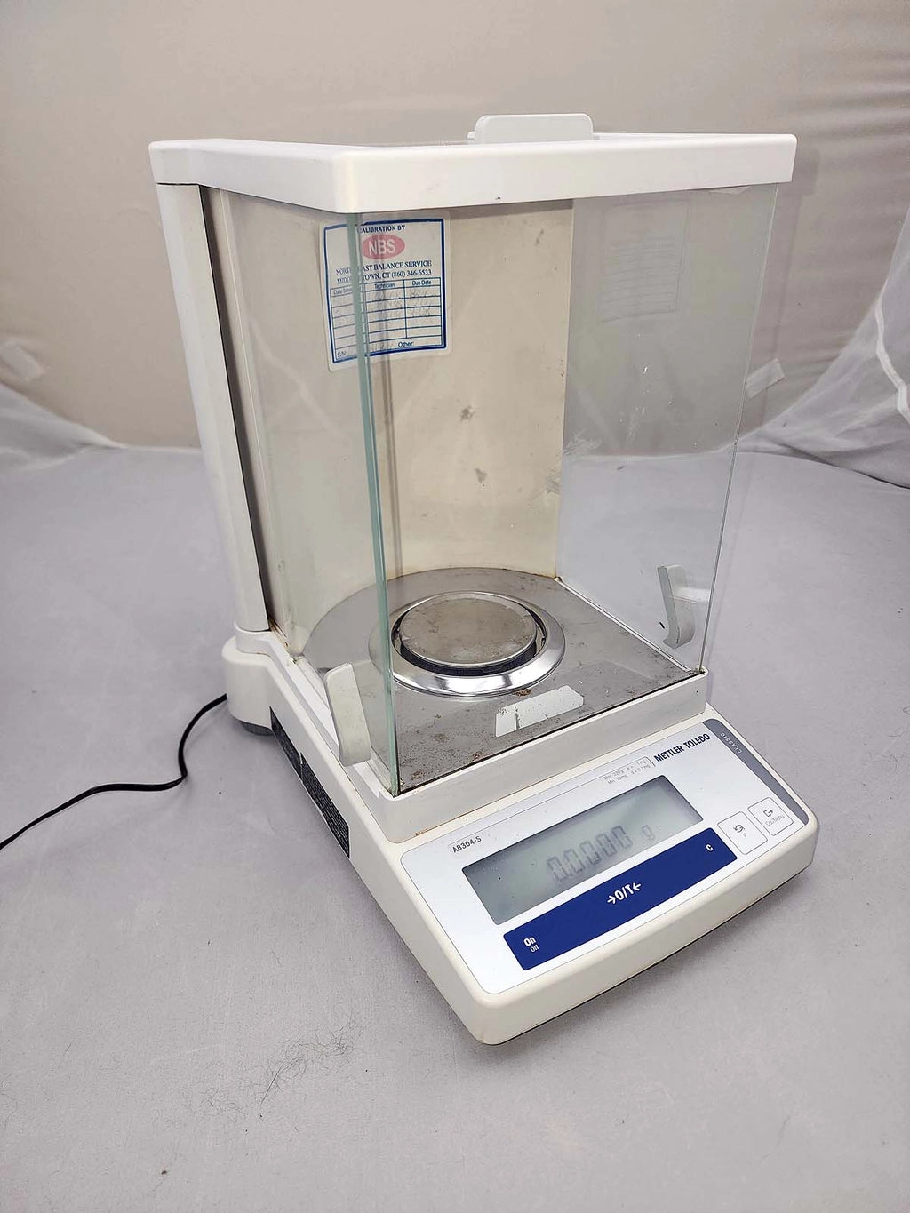 Mettler Toledo AB304S analytical balance (320g x 0.1mg)  (Pre-owned)